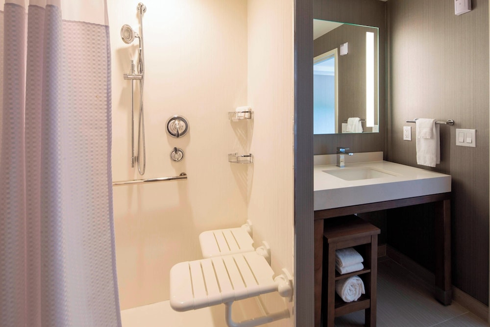 

Roma - Ozone Park - Courtyard by Marriott New York Queens/Fresh Meadows
