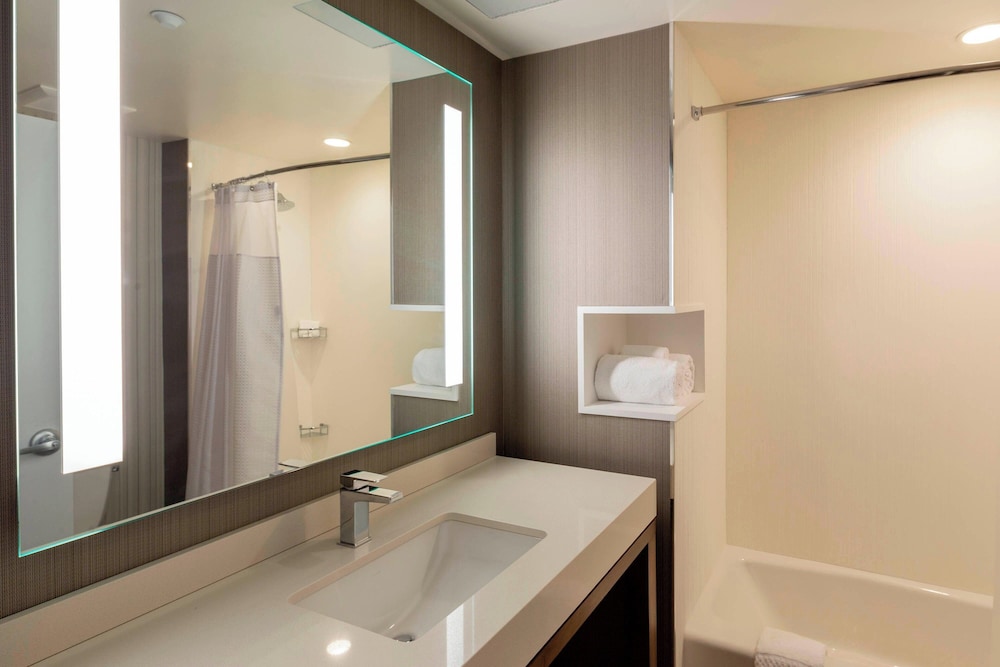 

Milano - Bellerose - Courtyard by Marriott New York Queens/Fresh Meadows