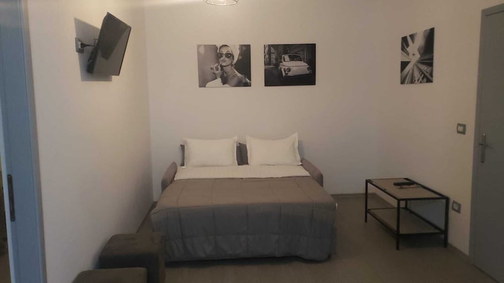 

Milano - Tirana - Hotel Antigone