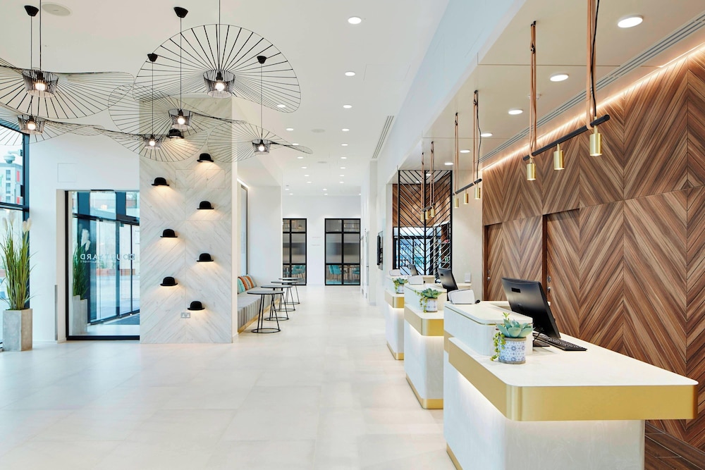 

Napoli - Luton - Courtyard by Marriott Luton Airport