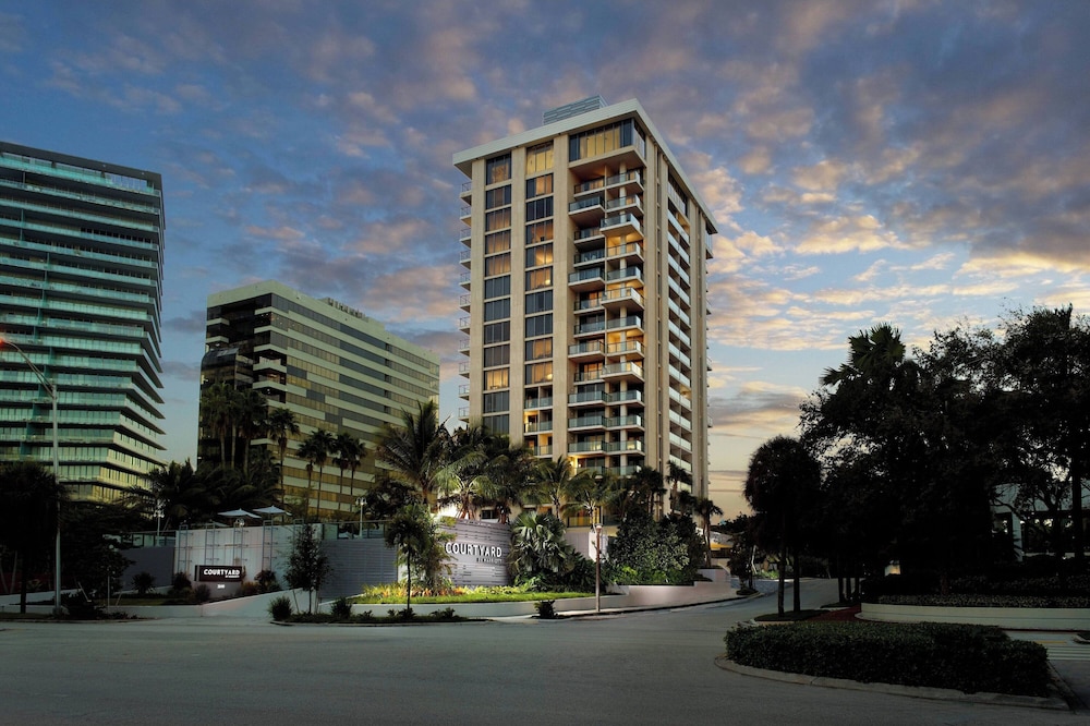 

Verona - Key Biscayne - Courtyard Miami Coconut Grove