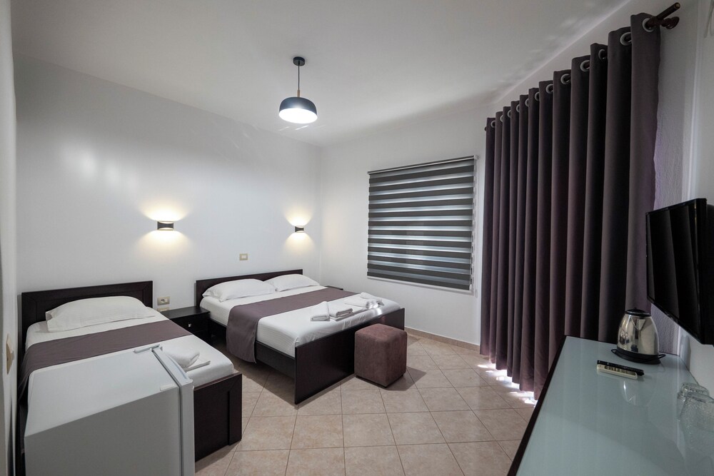 

Napoli - Ksamil - Hotel Mariksel