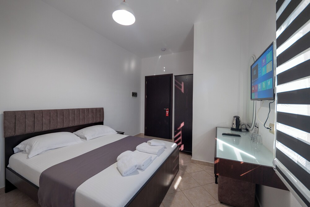 

Venezia - Ksamil - Hotel Mariksel