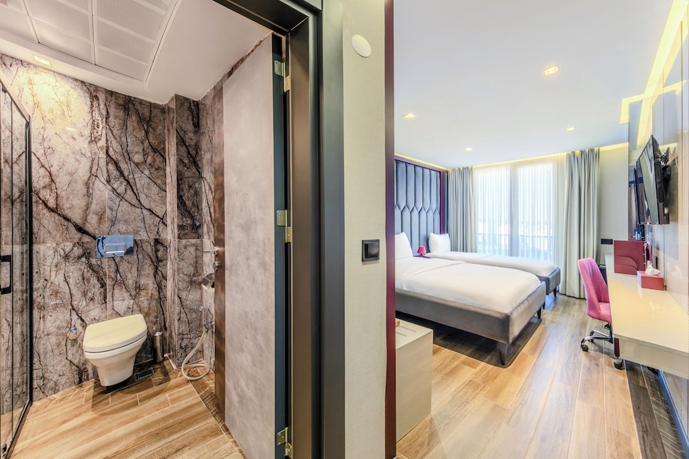 

Napoli - Istanbul, New Airport - Heaven Premium Hotel İstanbul Airport