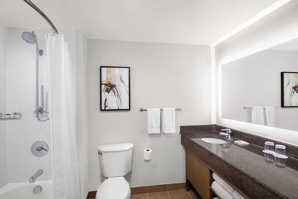 

Bologna - Orange (CA) - Delta Hotels by Marriott Anaheim Garden Grove