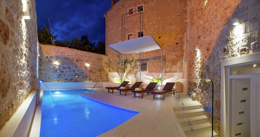 

Napoli - Bol, Brazza - Sea-view Villa in Bol with Hot Tub, Sauna, Whirlpool