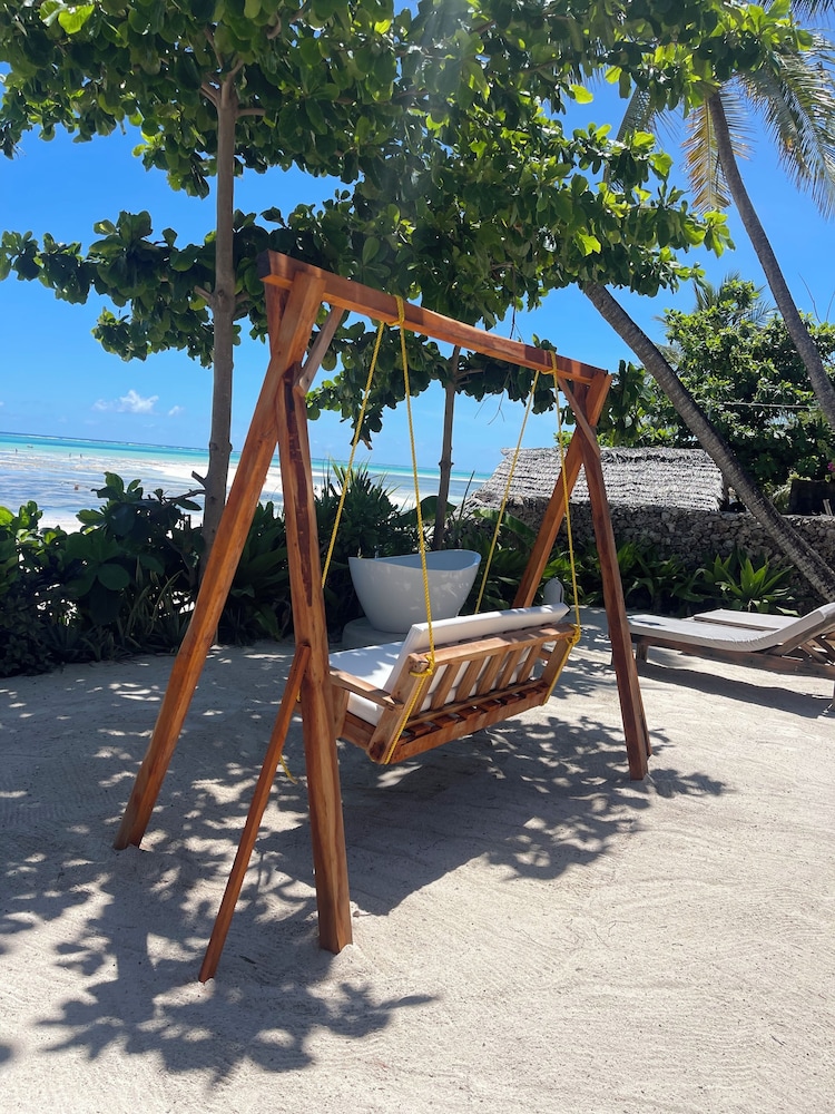 

Napoli - Dongwe - Bitcoin Beach Hotel Zanzibar