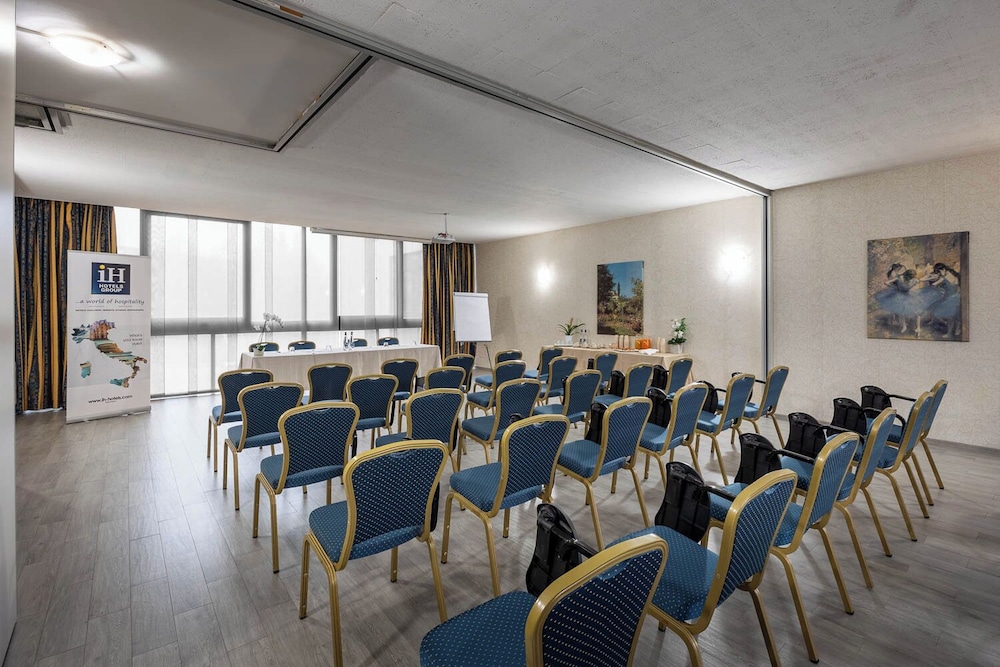 

Pescara - Milano - iH Hotels Milano Eur - Trezzano sul Naviglio