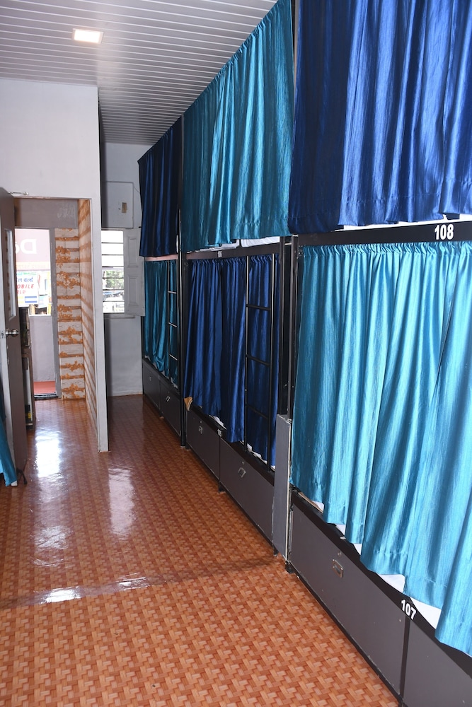 

Milano - Mumbai - AFRA DORMITORY