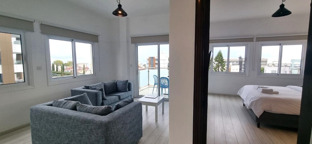 

Firenze - Limassol - Tsanotel