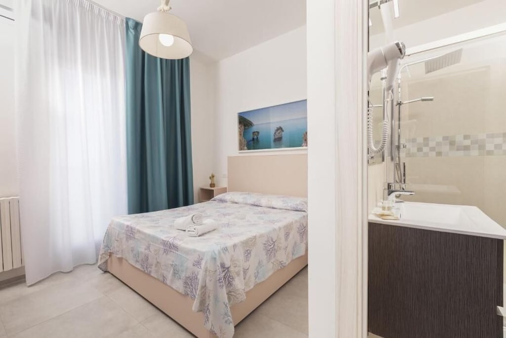 

Roma - Gargano, Mare Italia - Hotiday Room Collection-Vieste Lungomare