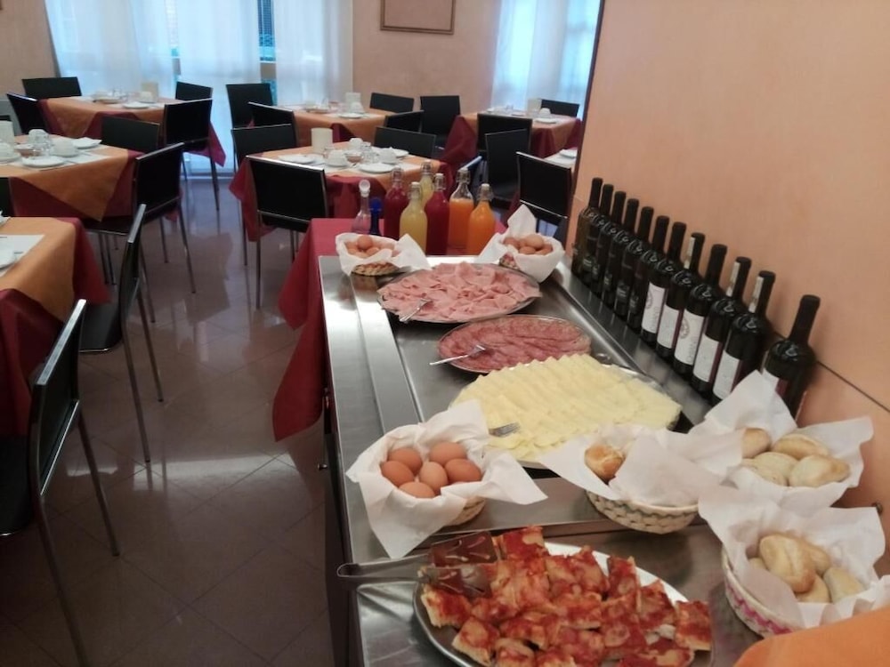 

Roma - Riviera Romagnola, Mare Italia - Hotel Manola