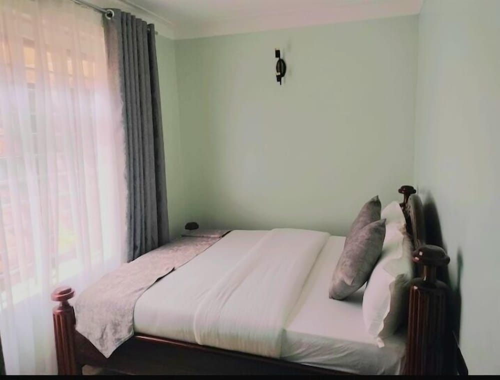 

Napoli - Kampala - Crux hotel