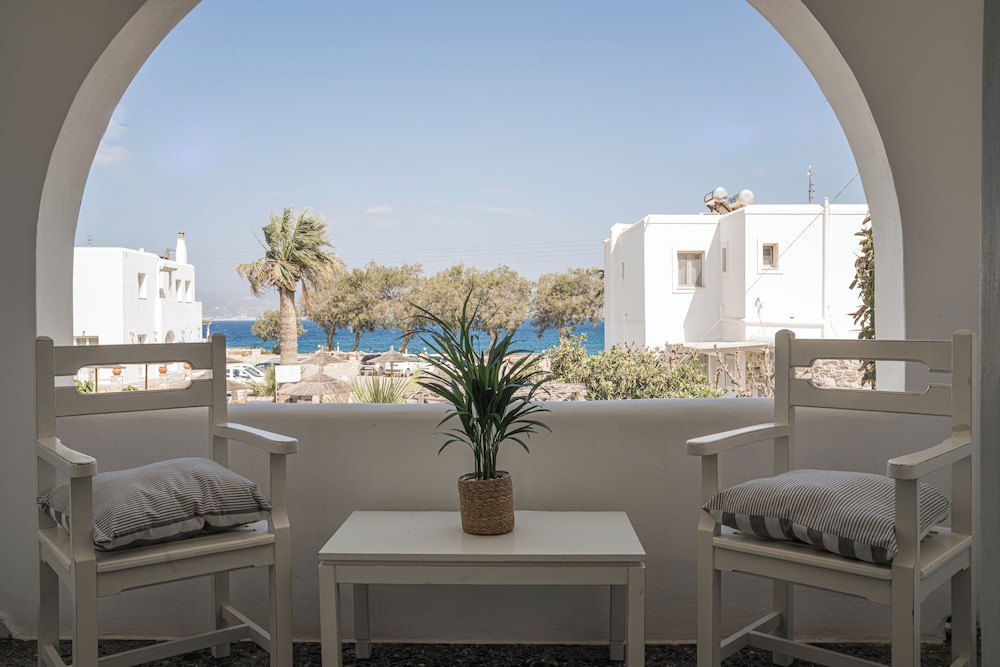 

Bari - Naousa, Paros - Christiana Hotel