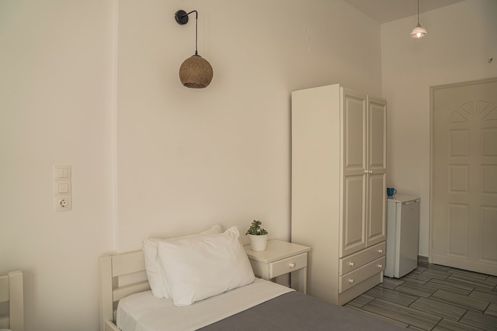 

Palermo - Naousa, Paros - Christiana Hotel