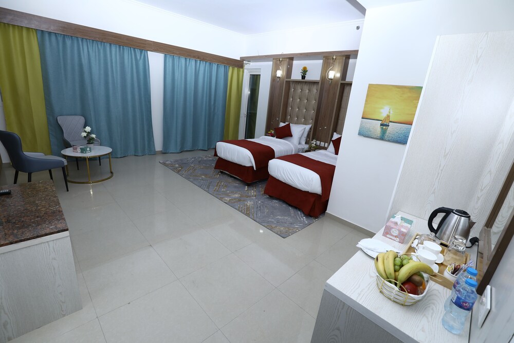 

Pisa - Dubai - Naif Fort Hotel