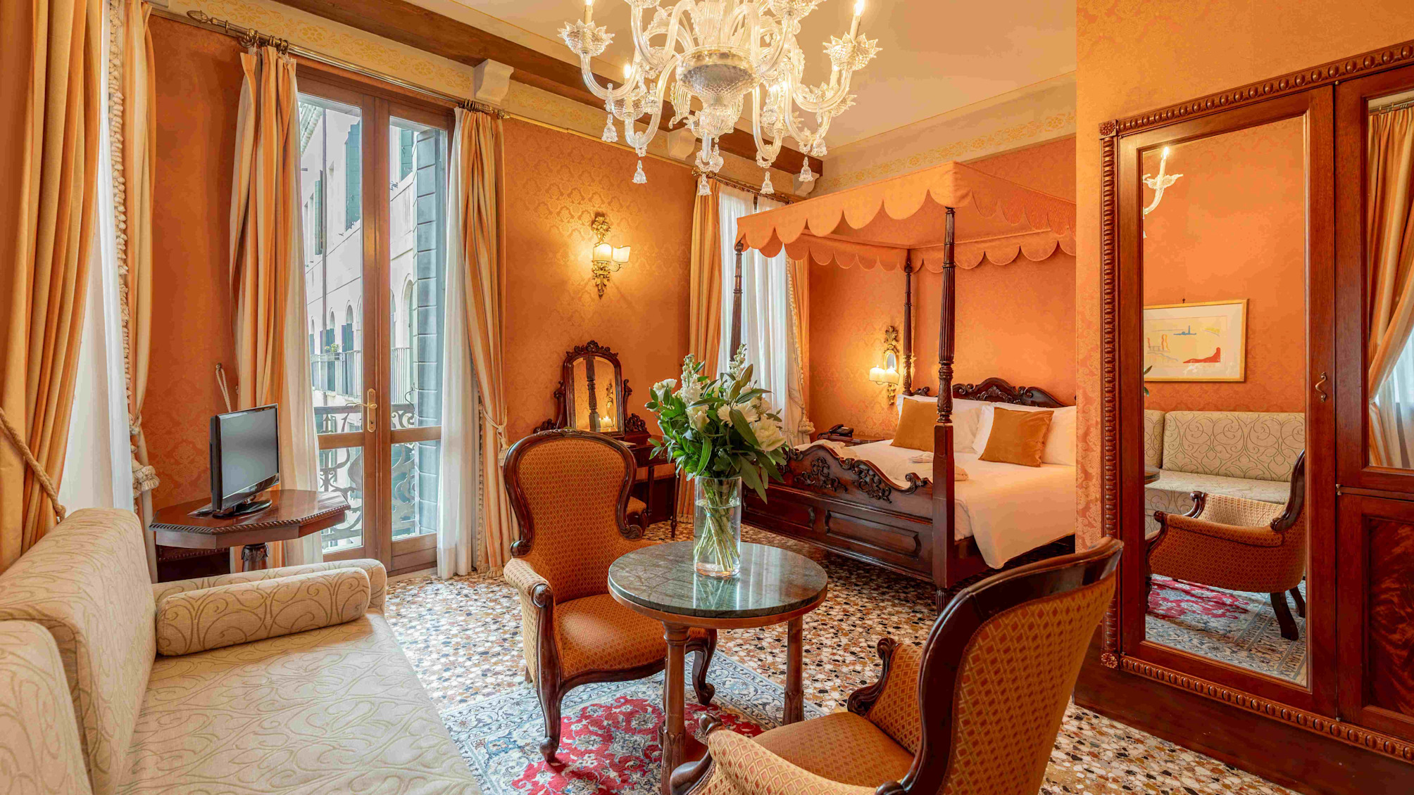 Junior suite with canal view