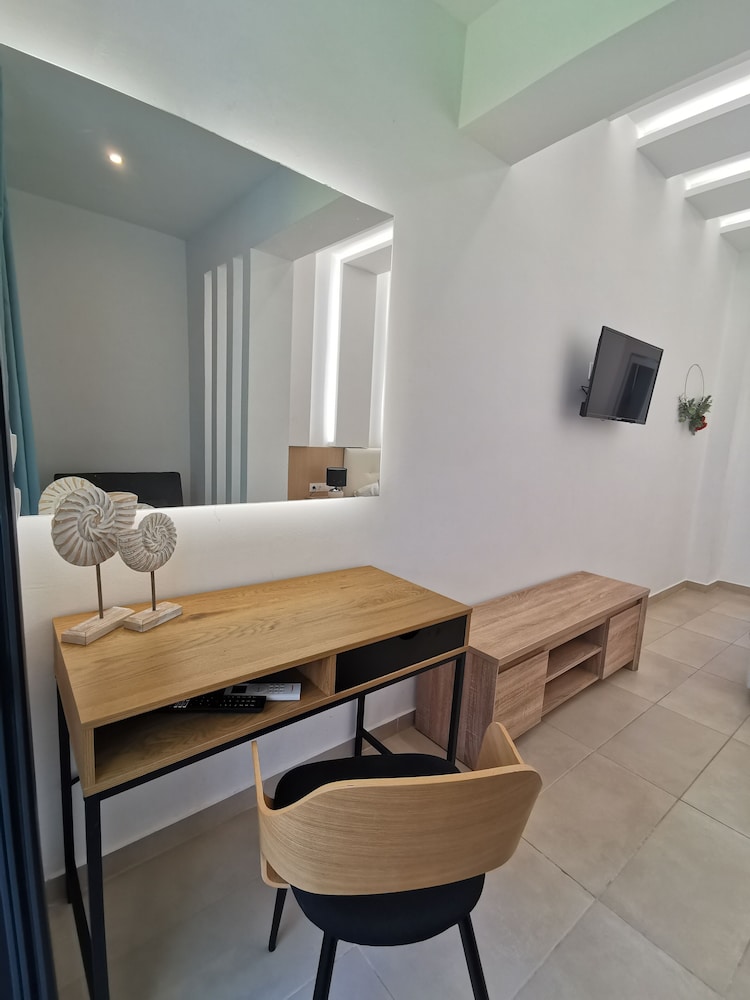

Pisa - Afandou - Artemis Studios