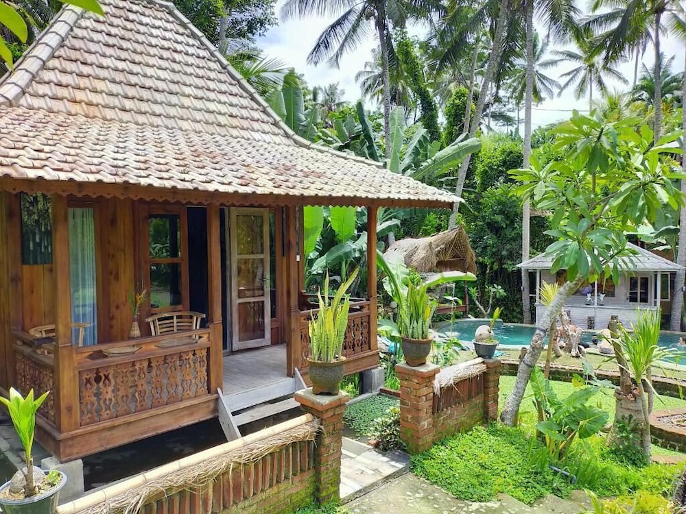 

Napoli - Ubud - Bali - Junjungan Suite