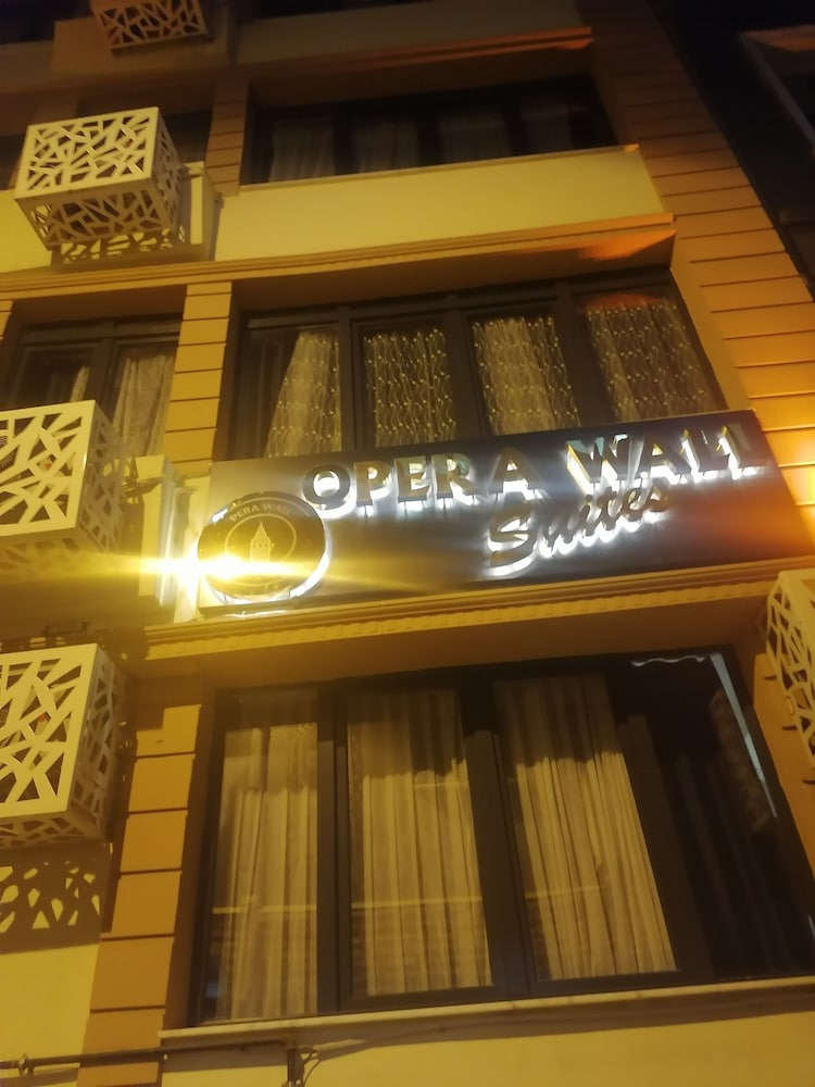 

Venezia - Beyoğlu - opera wall suite