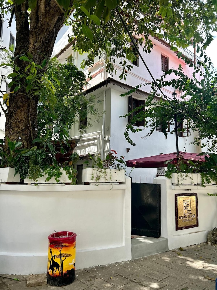 

Napoli - Zanzibar Town - Habari House