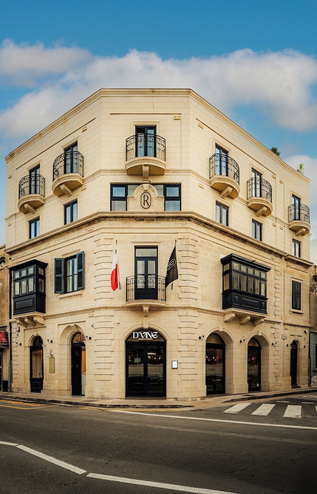 

Napoli - La Valletta - Royale Sainte Hélène Boutique Hotel