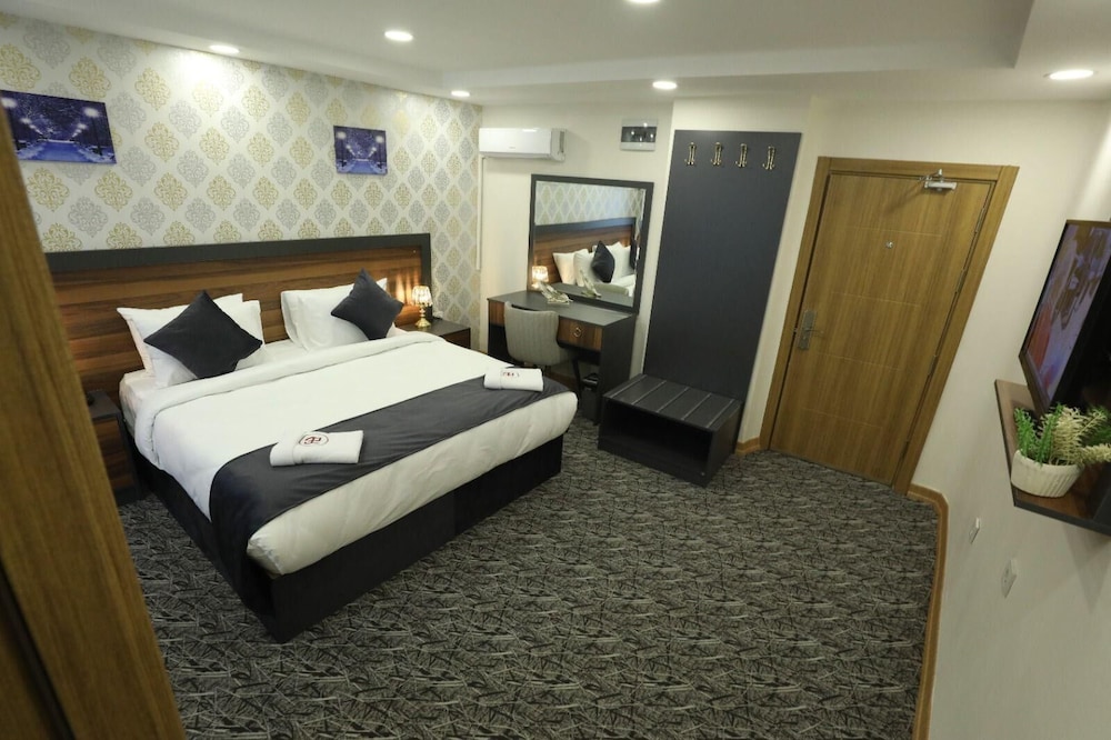 

Palermo - Basaksehir - El Emin İstanbul Hotel