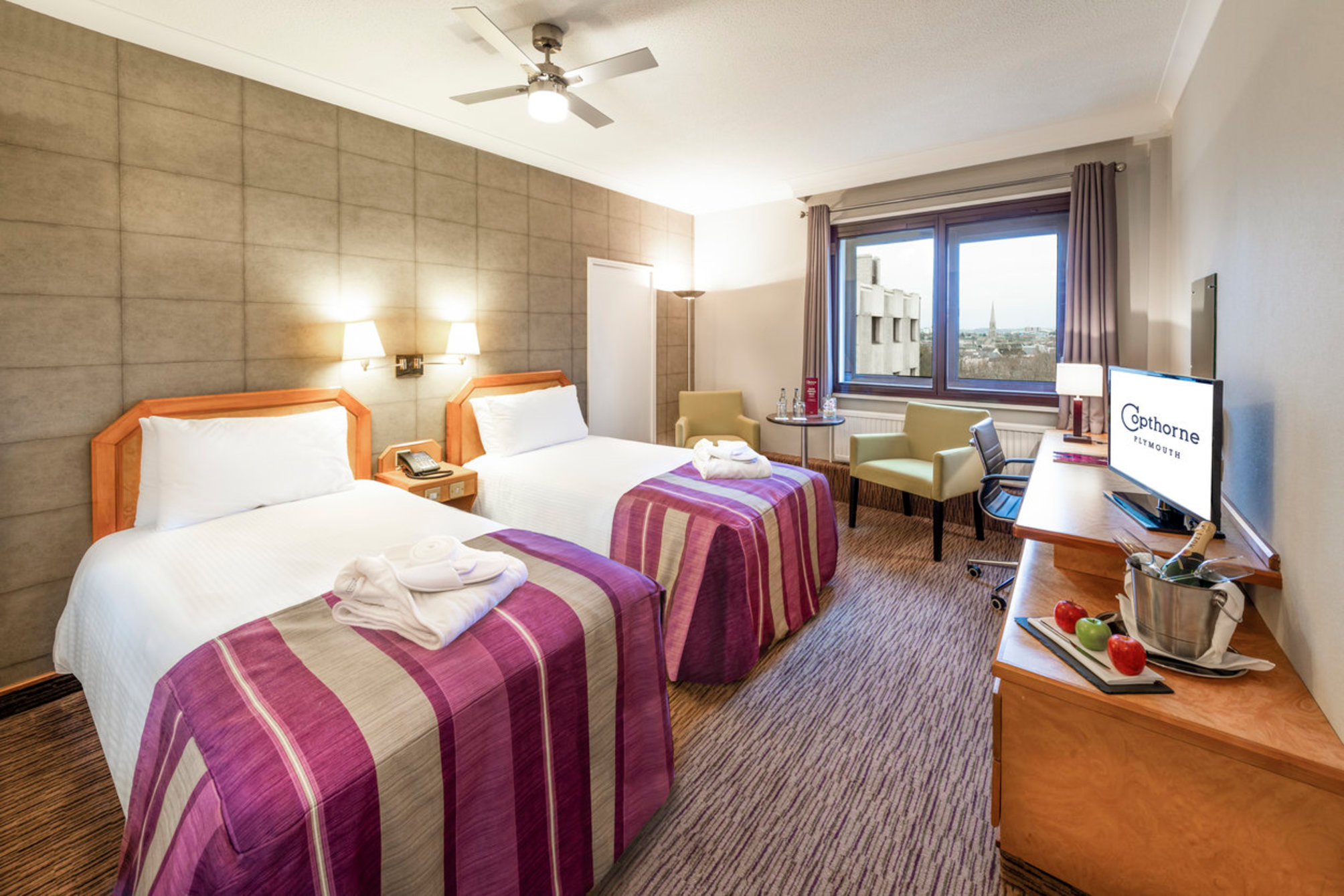 Twin room, club