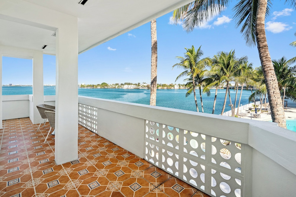 

Milano - Surfside - Palm Tree Club Miami