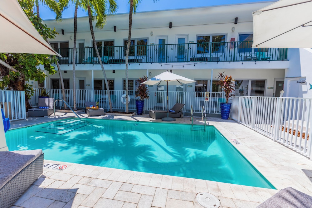 

Verona - Miami Beach (FL) - Seaside All Suites Hotel