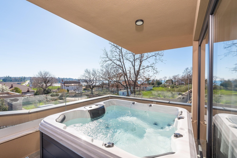 

Verona - Novigrad - Luxury home with bubble bath and sea view