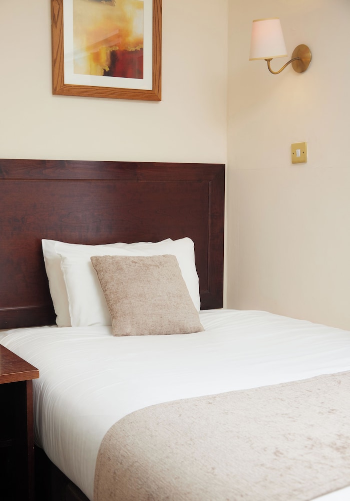 The Bell Hotel Woburn By Greene King Inns