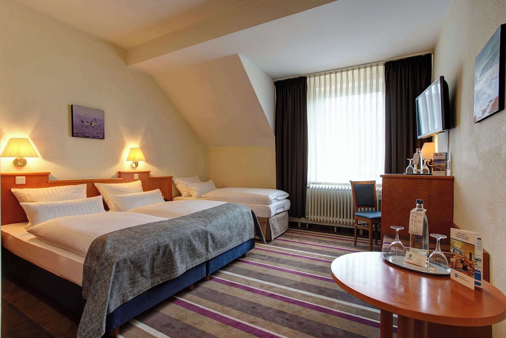

Napoli - Dusseldorf - Sure Hotel by Best Western Ambassador Duesseldorf