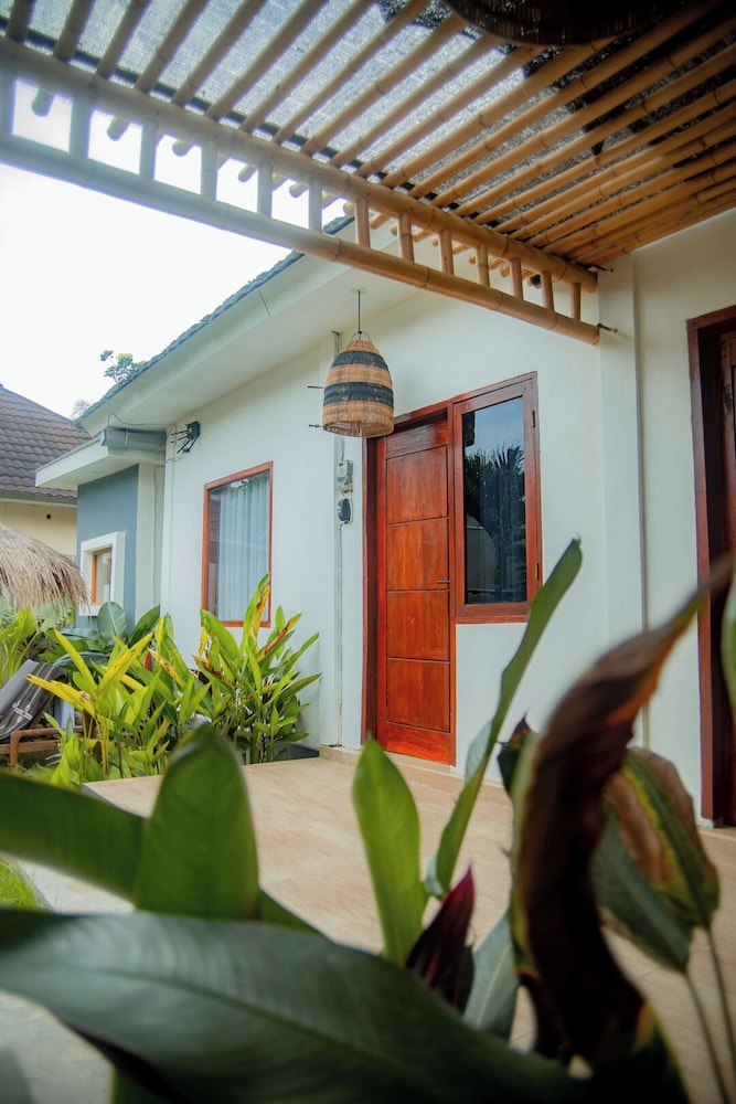 

Milano - Kuta - Lombok - Masaya Retreat Lombok