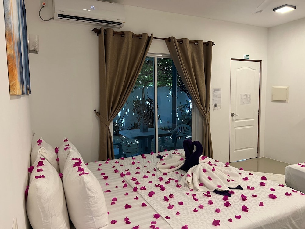 

Roma - Thoddoo - Lagoon Villa Maldives