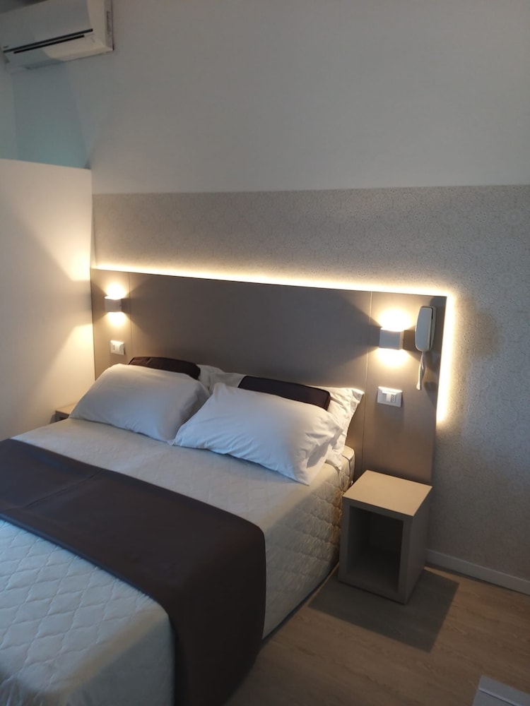 

Roma - Riviera Romagnola, Mare Italia - Hotel Ideal