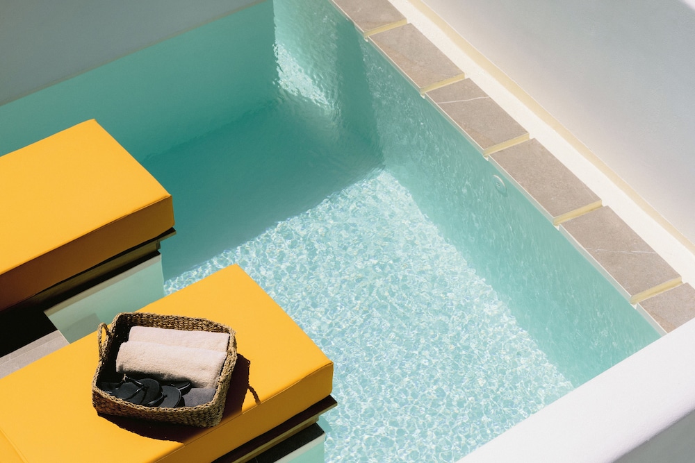 

Torino - Naousa, Paros - Mr & Mrs White Paros Suites & More