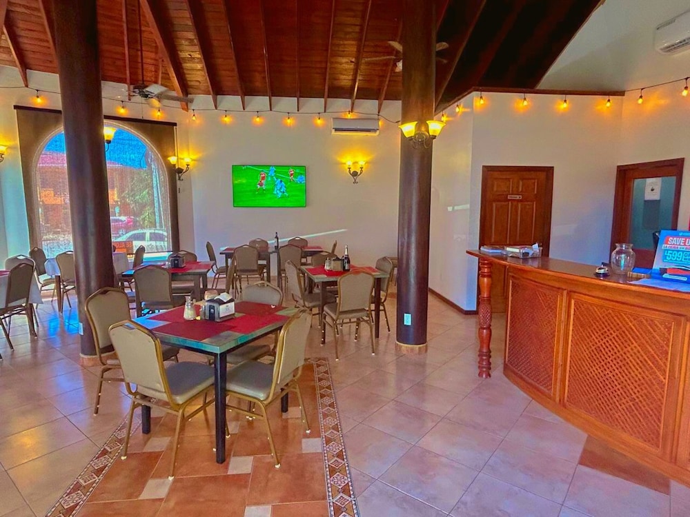 

Bologna - Roatán - West Bay Colonial