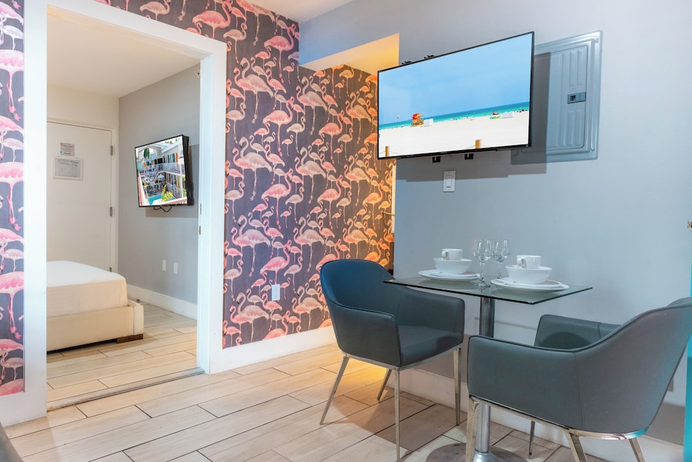 

Bari - Miami Beach (FL) - Waterside Hotel and Suites