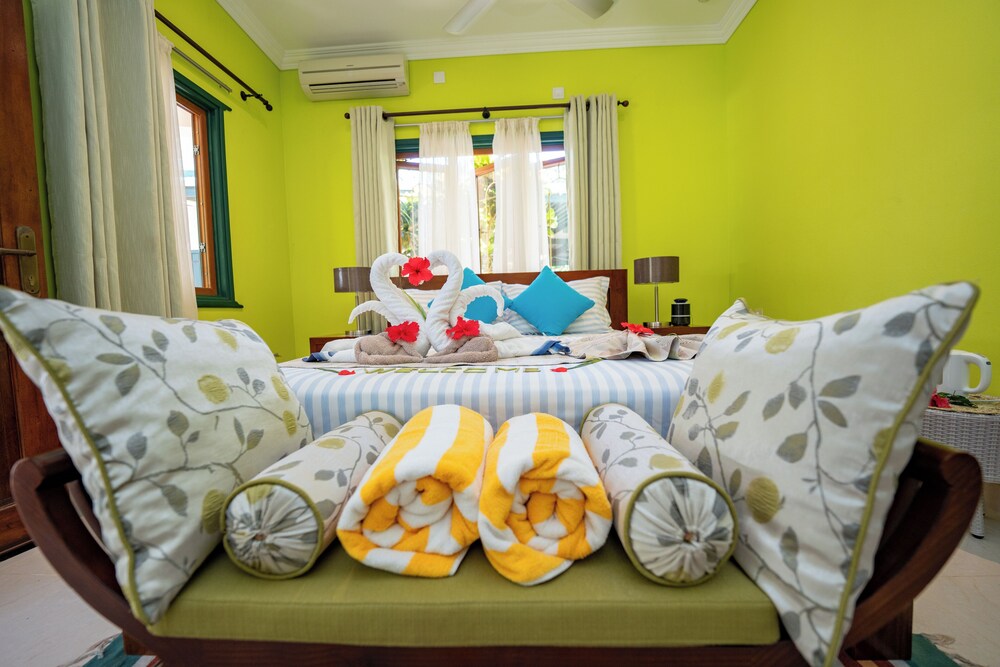 

Roma - La Digue - Pension Michel - Villa Roche Bois