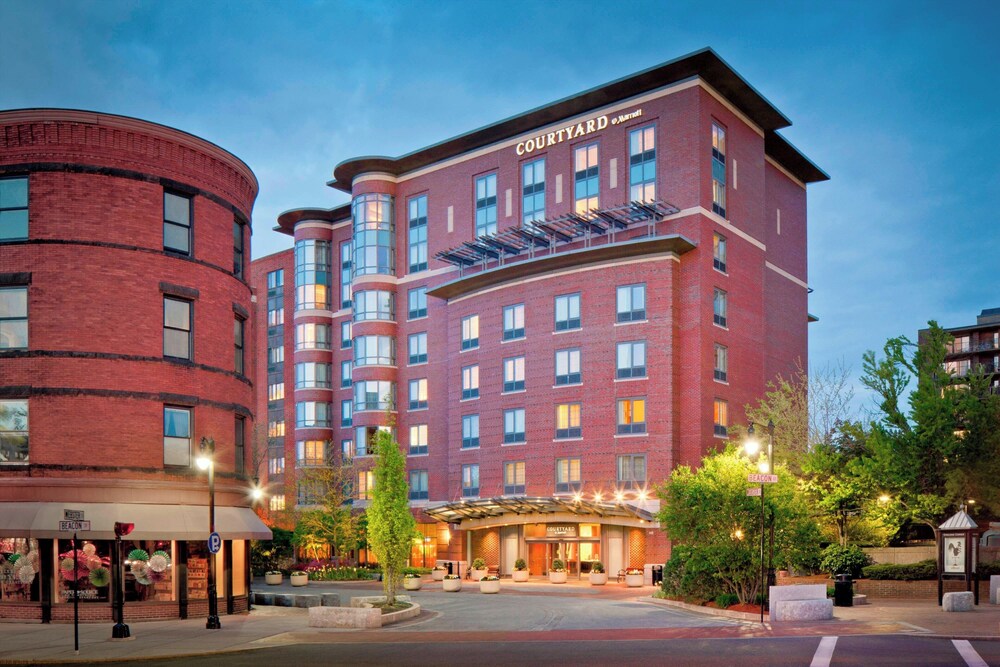 

Milano - Newton (MA) - Courtyard by Marriott Boston Brookline