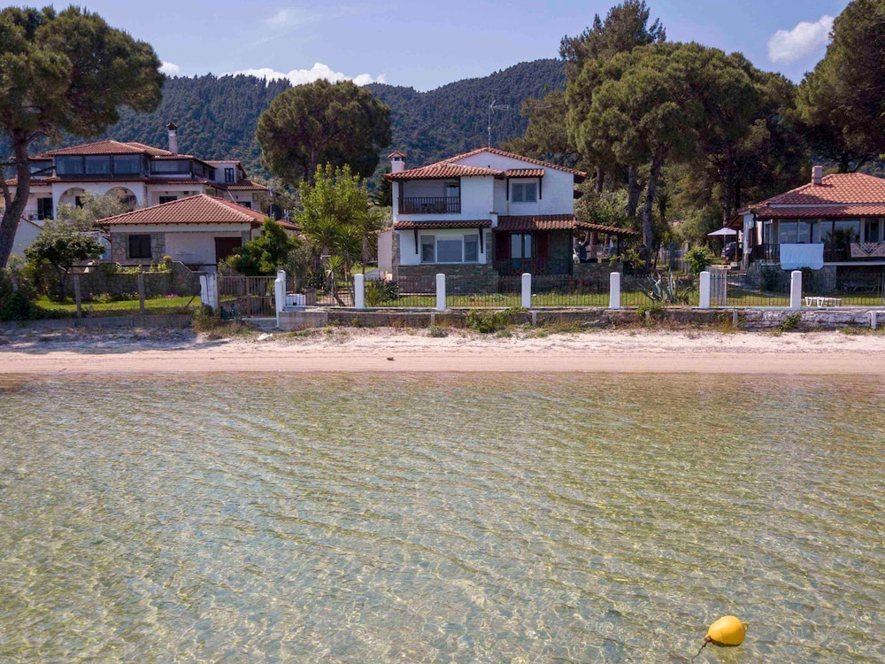 

Napoli - Sithonia - Docker BeachFront House by Halkidiki Villas