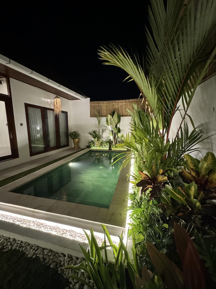 

Roma - Canggu - Lovely 2 bedroom villa next to Munggu beach!