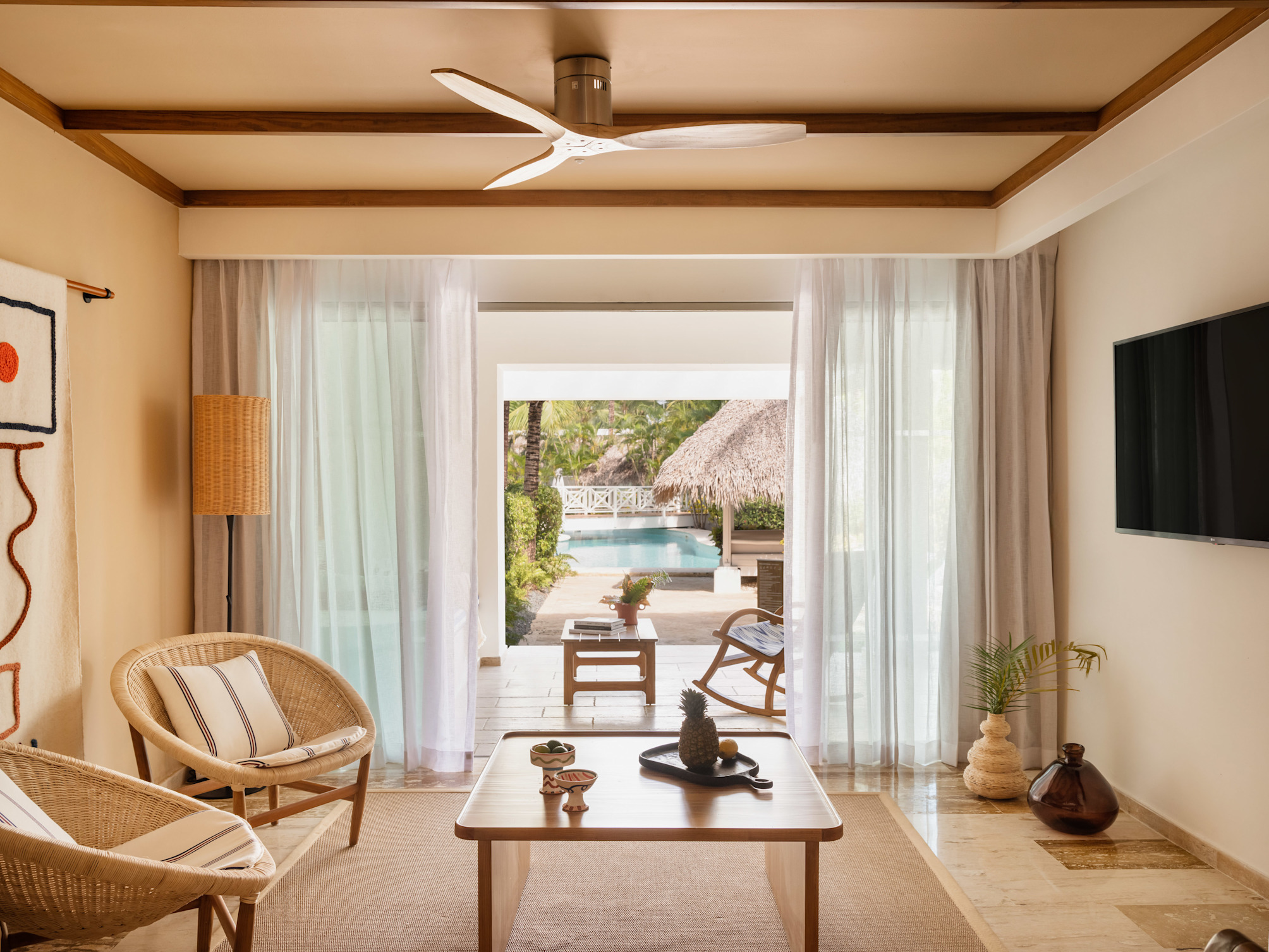 Zel swim-up master suite