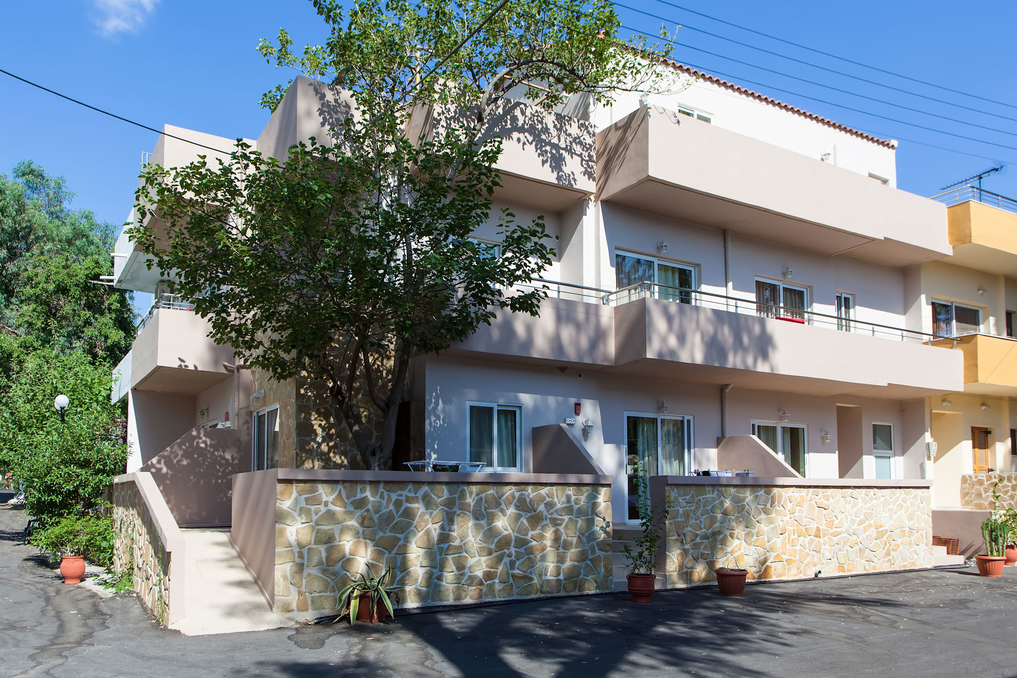 

Bari - Creta Est - Heraklion, Rethymno, Agios Nikolaos, Grecia - Zorbas Apartments Mare Azzuro
