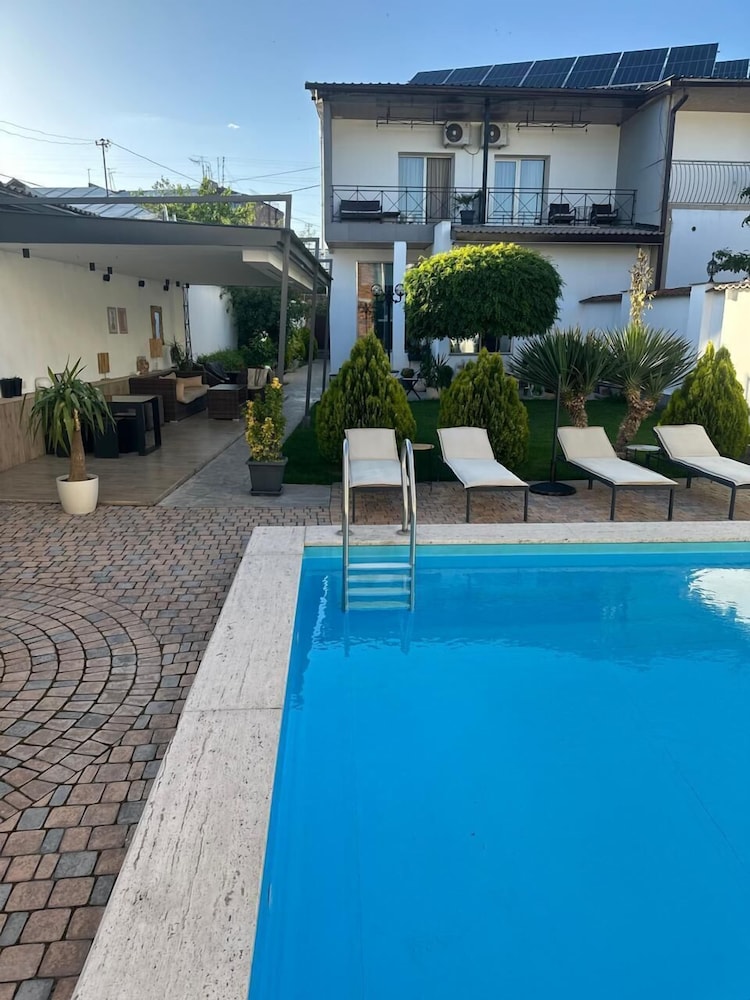 

Roma - Yerevan - Garden Lounge Hotel