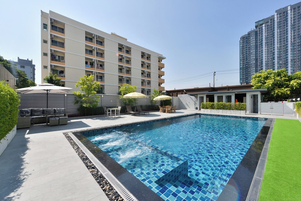 

Milano - Bangkok - Three Seasons Bangkok