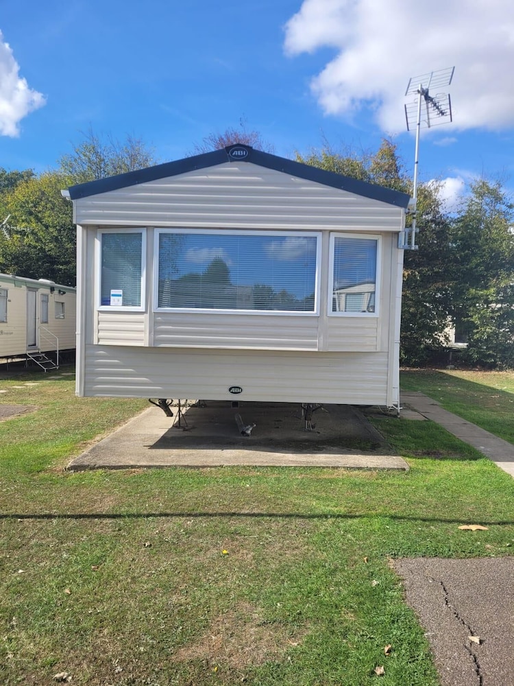 

Bari - Clacton-On-Sea - Highfield Grange Holiday Park