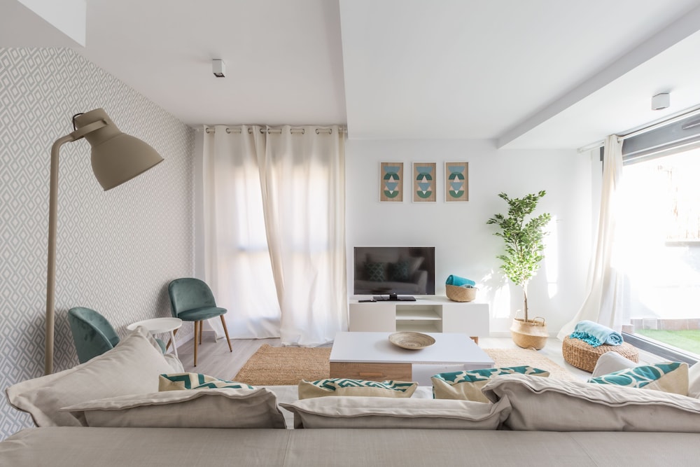 

Napoli - Madrid - Horoko Apartments by gaiarooms