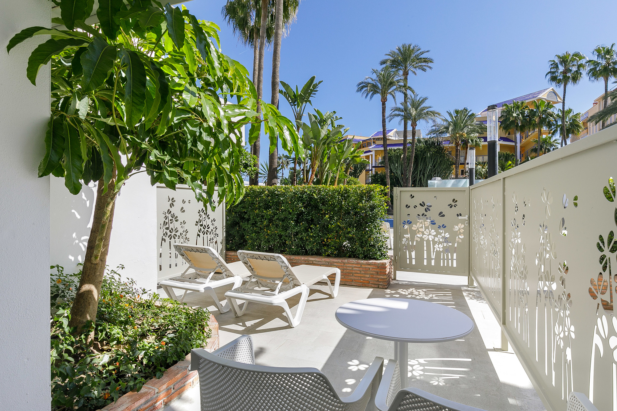 Xtra room pool access